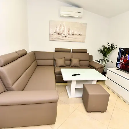 Sana By Interhome Vir